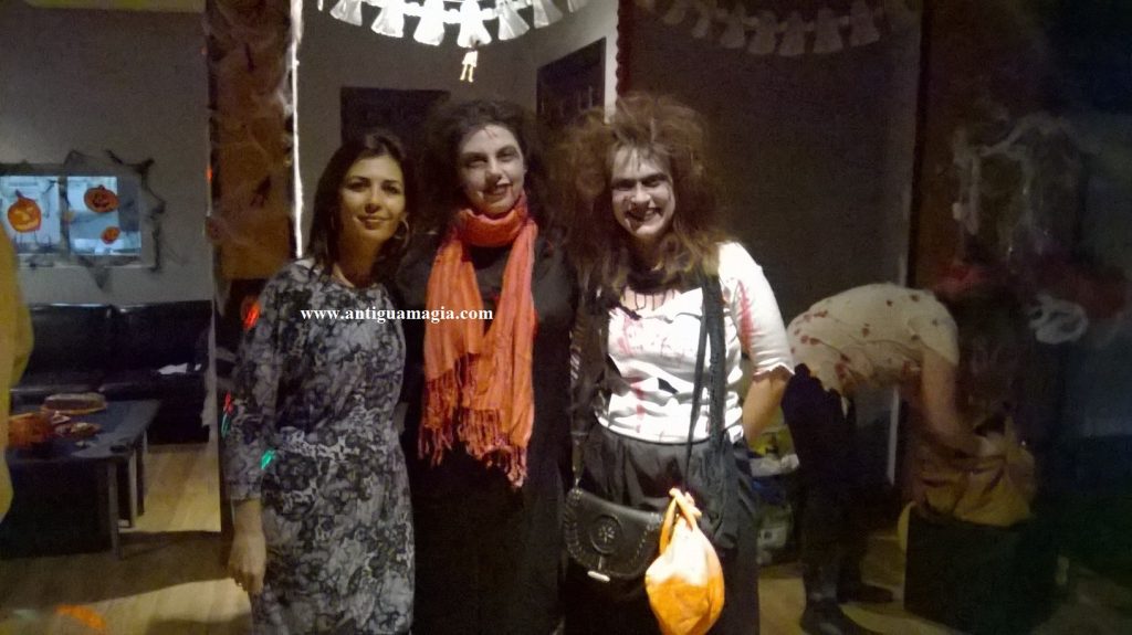 Celebrando Halloween 2014 con mis amigas Ruth y Maria