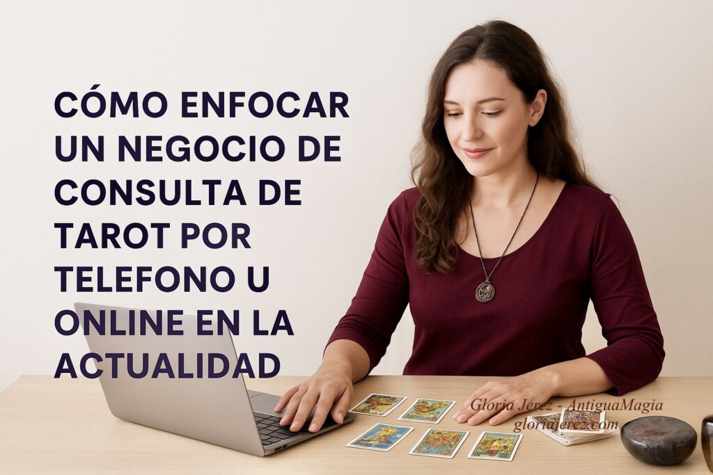 Mesa esotérica con cartas de Tarot, ordenador portátil y teléfono móvil, representando un negocio de consultas online y por teléfono.